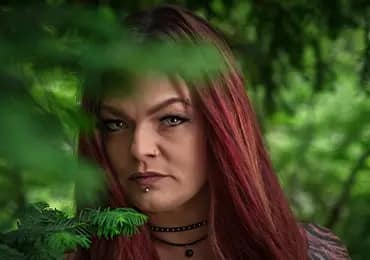 Portrait of a woman in the forest professional pohotoshoot made by nickolaus21