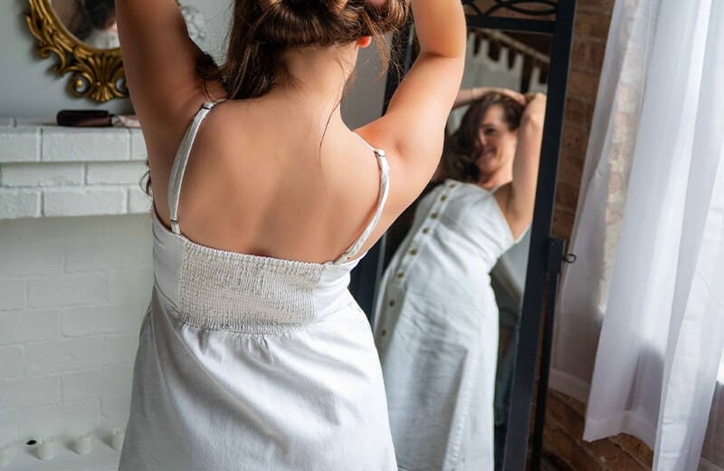 Style consultation before a boudoir photo session